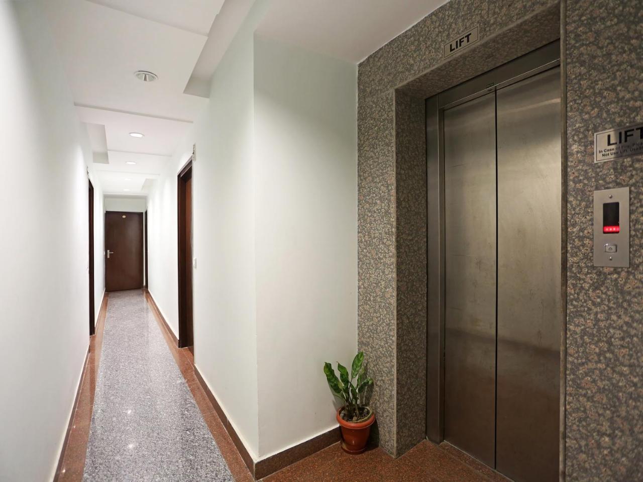 Oyo 6596 Hotel Flight Path New Delhi Bagian luar foto
